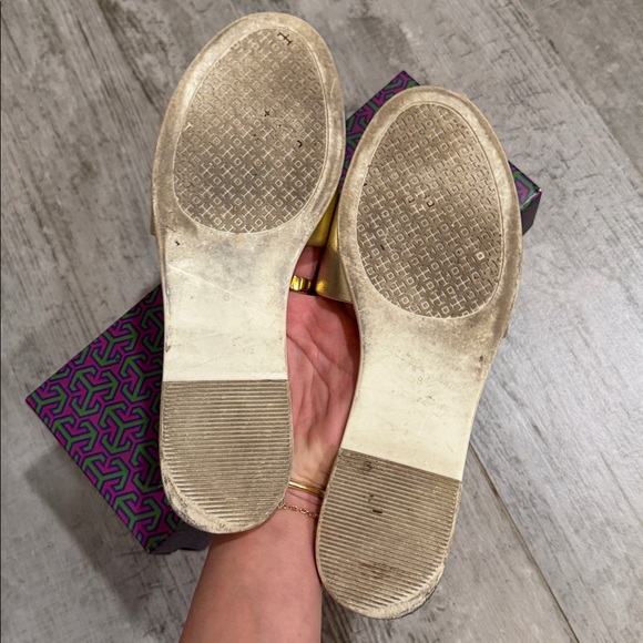TORY BURCH - WOMEN’S GOLD LOGO JELLY SLIDE - SIZE 8 - Picture 4 of 9